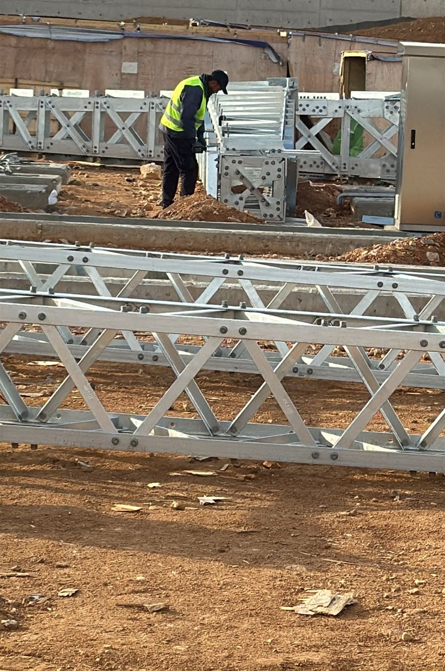 الكهرباء الوطنية تواصل أعمال مشروع محطة تحويل الزرقاء الصناعية.