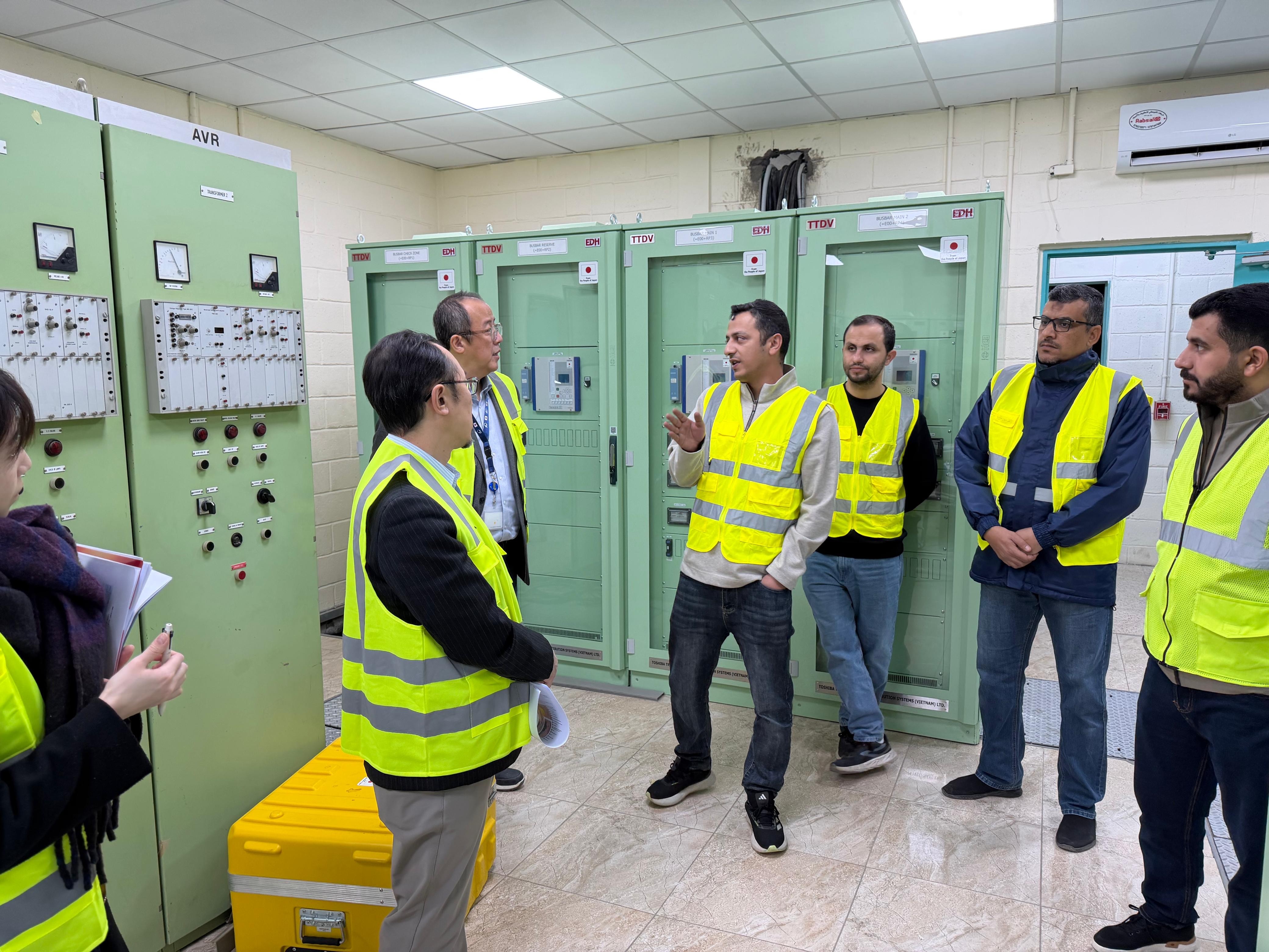 الكهرباء الوطنية تستقبل وفد "جايكا" في محطة تحويل العقبة.