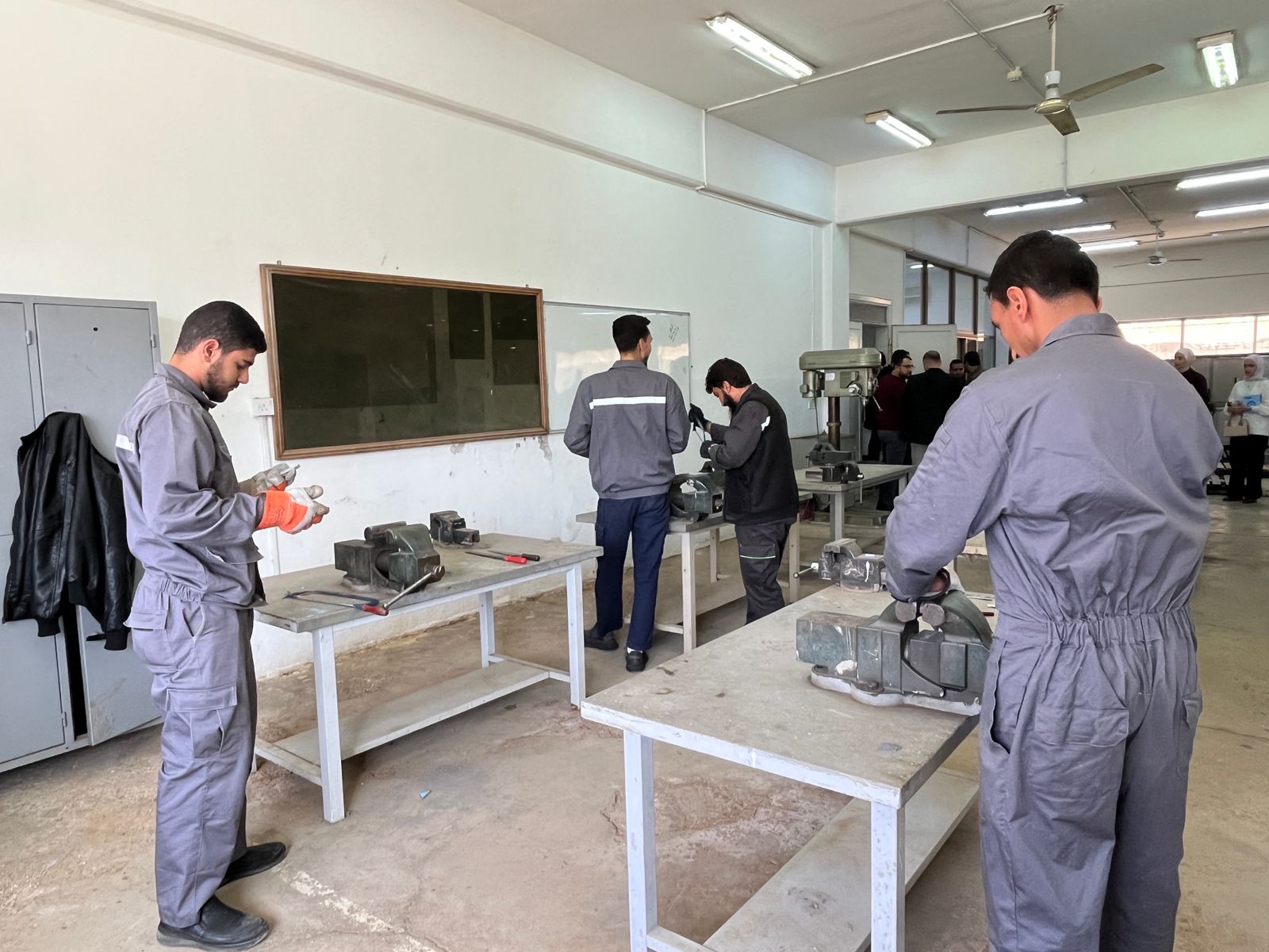 "الكهرباء الوطنية" تواصل البرنامج التأهيلي للموظفين الجدد في مركز التدريب الكهربائي